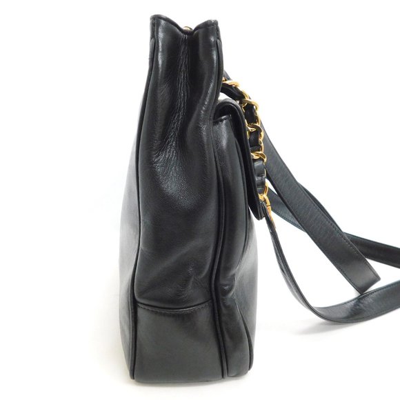 AHH!! CHANEL LAMB SKIN TOTE!!!! GORGEOUS!! - Picture 3 of 13